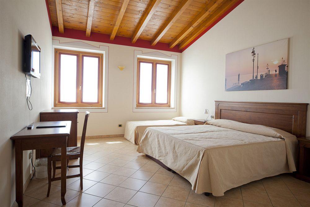 Relais Corte Pontigliardo Colà Exterior foto